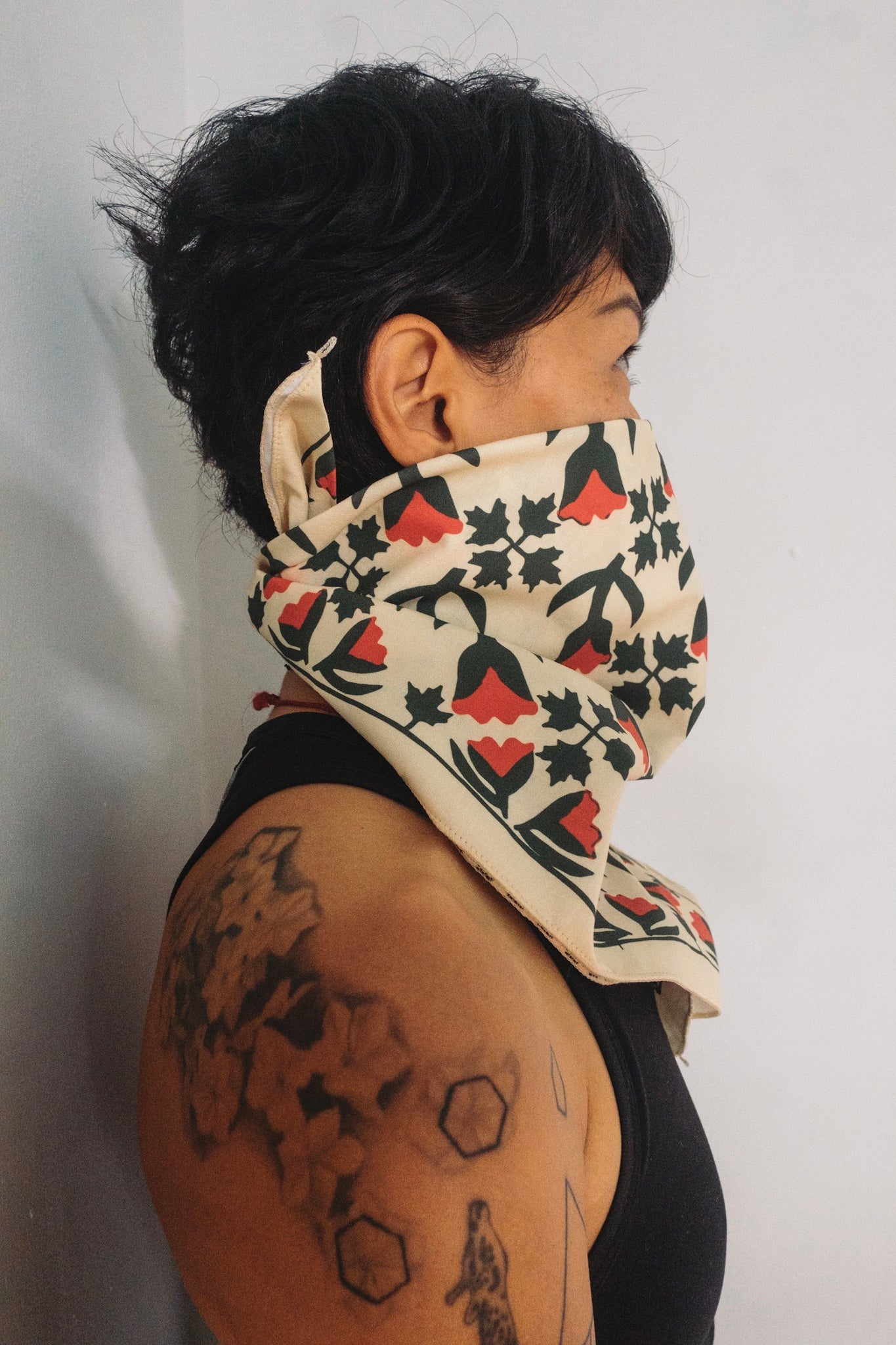 LaRon's Tulips and Holly Bandana